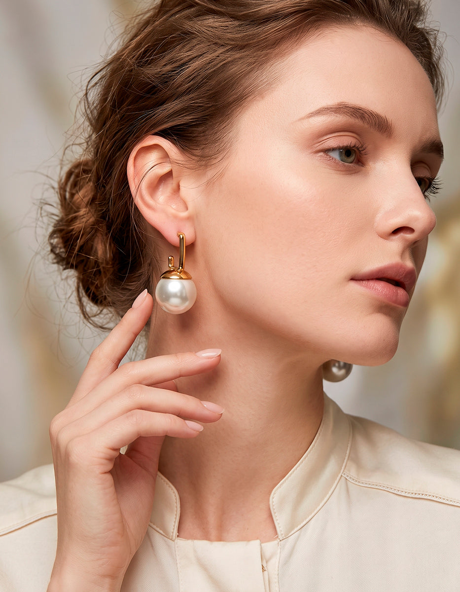 Aretes Rectangulares en Baño de Oro con Dijes Pendulares de Perlas Mabe