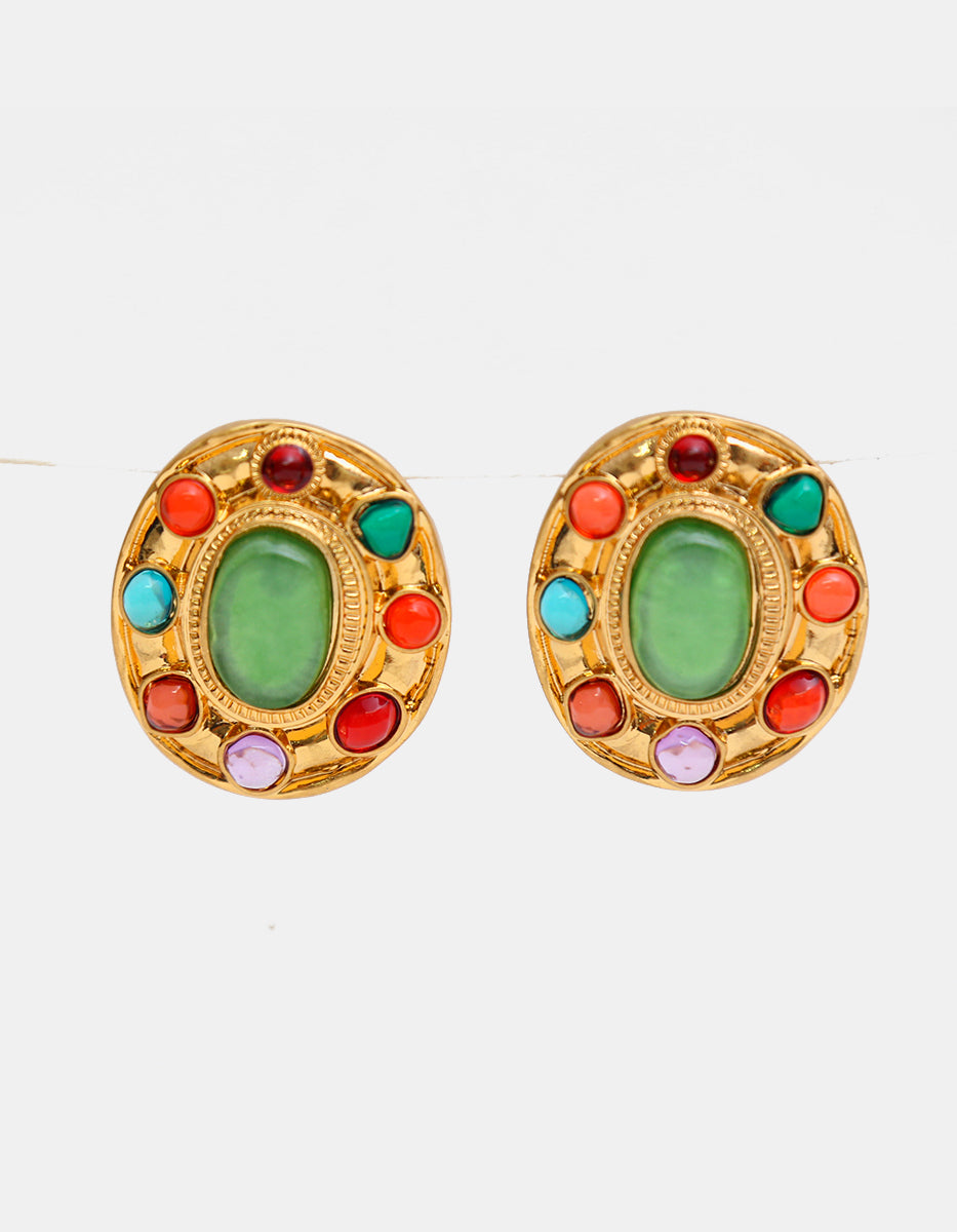 Aretes ovalados en oro laminado de 22kt con gemas multicolores y centro verde