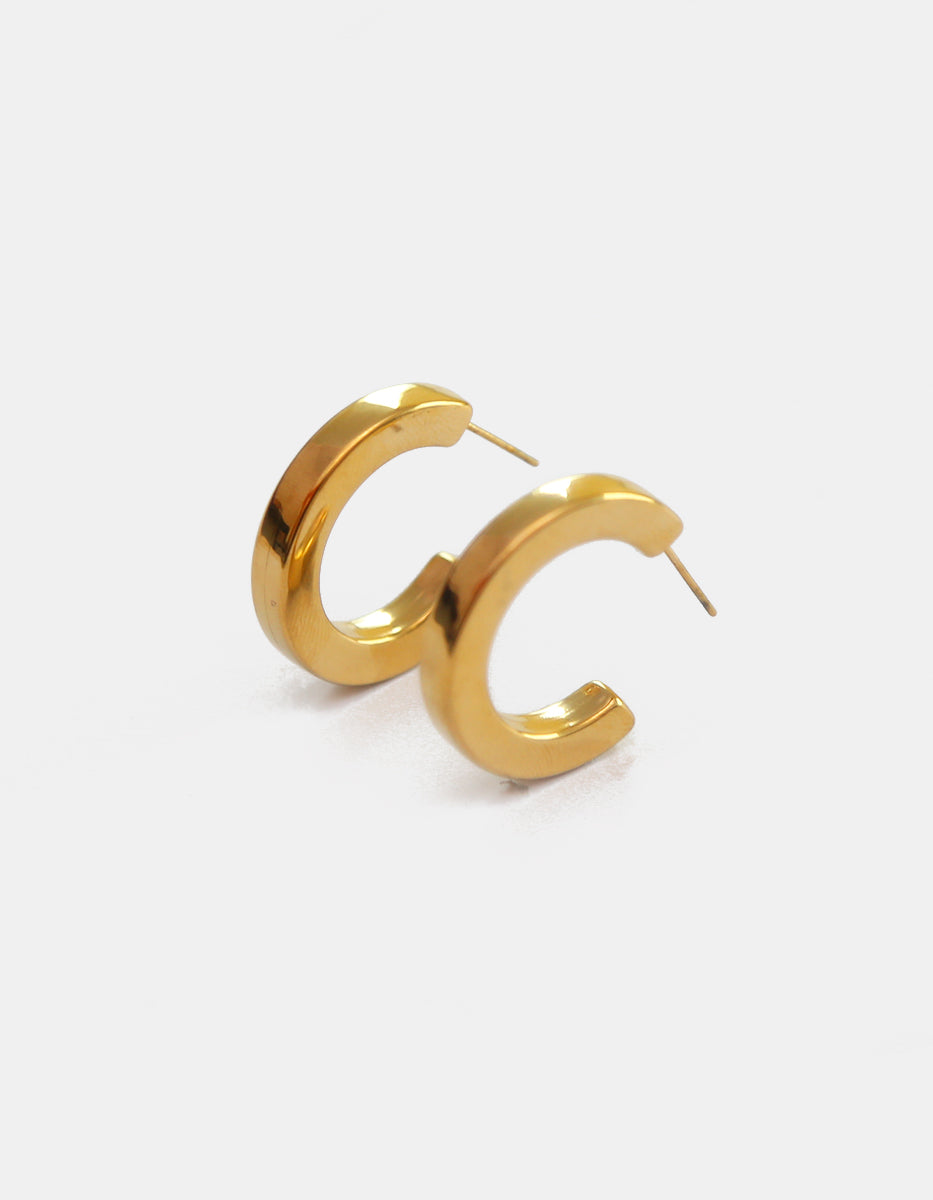 Arracadas de argolla ancha plana en oro laminado de 22k Golden Chic