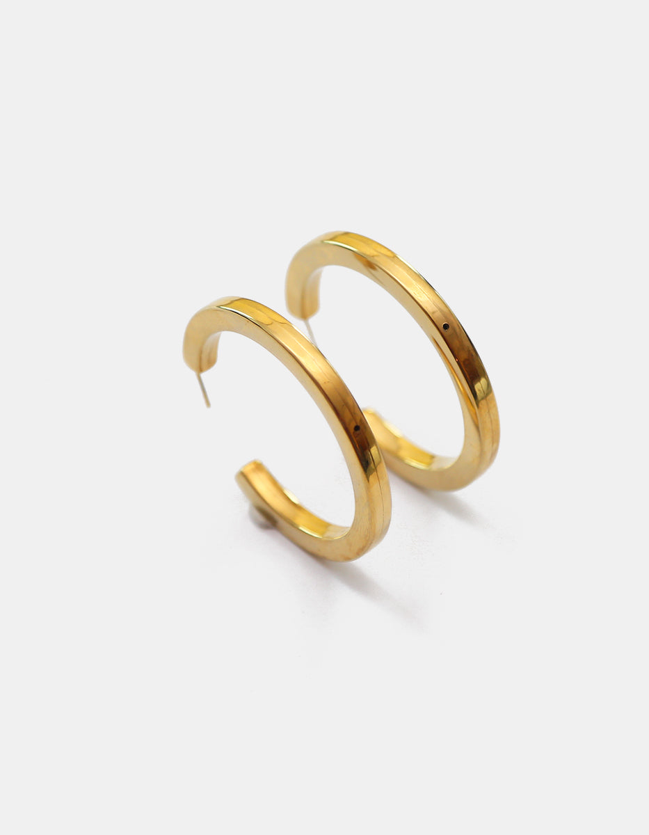Arracadas grandes en oro laminado de 22k lisa plana Golden Chic