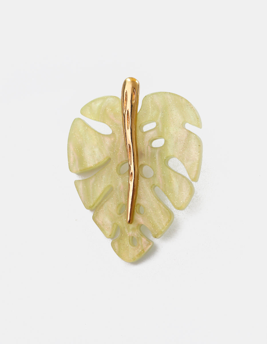 Prendedor de Oro laminado de 22kt con forma de hoja en Baquelita Verde
