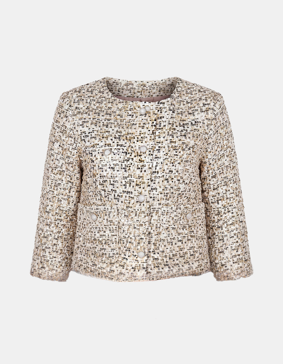 Conjunto de Chaqueta y Minifalda en Tweed Beige con Hilo Dorado y Botones tipo Joya