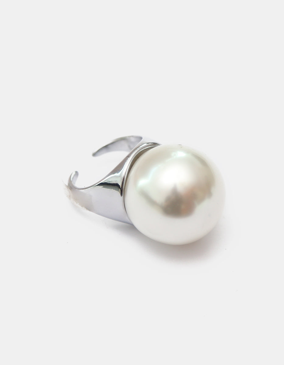 Anillo ajustable en baño platino con gran perla esférica nacarada oversize Ultramar