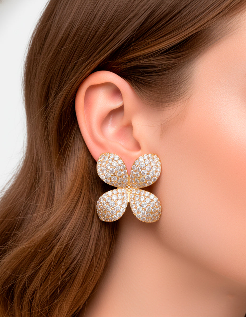 Aretes en forma de flor con 4 pétalos y topacios blancos Festive Style