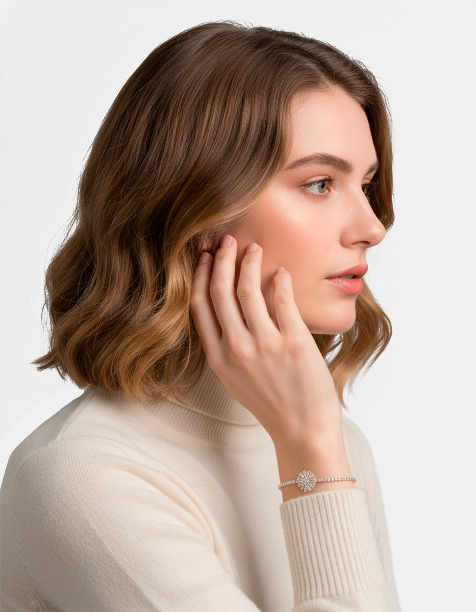 Pulsera ajustable con doble flor movimiento y topacios blancos Festive Style