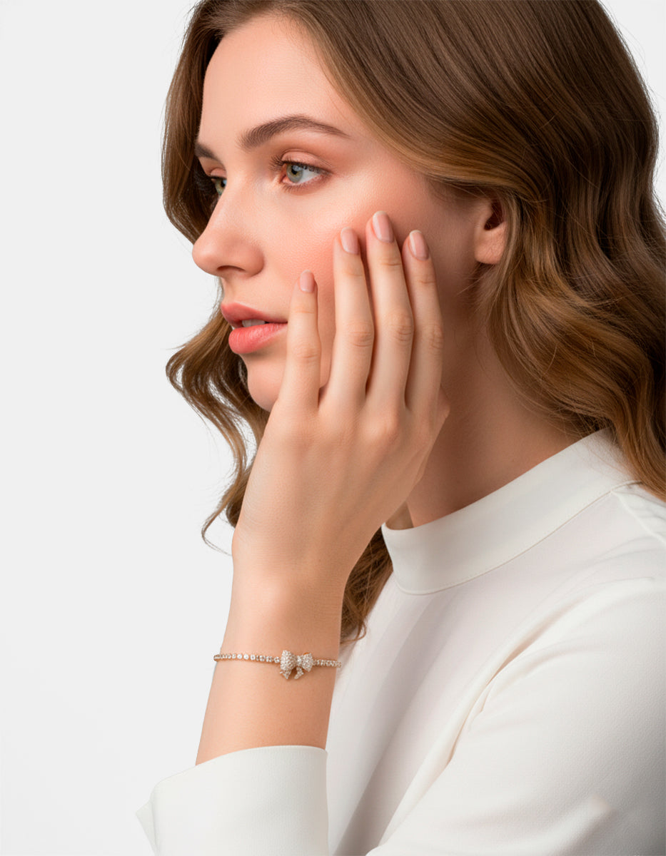 Pulsera ajustable con moño y topacios blancos Festive Style