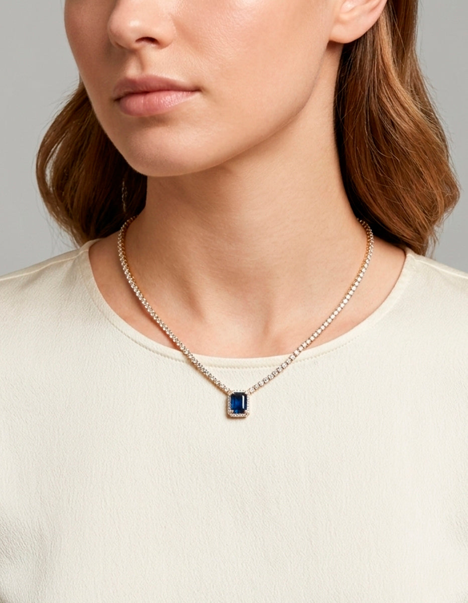 Collar de bronce en Baño de Oro 22 kt con dije de zafiro azul y topacios blancos Festive Style