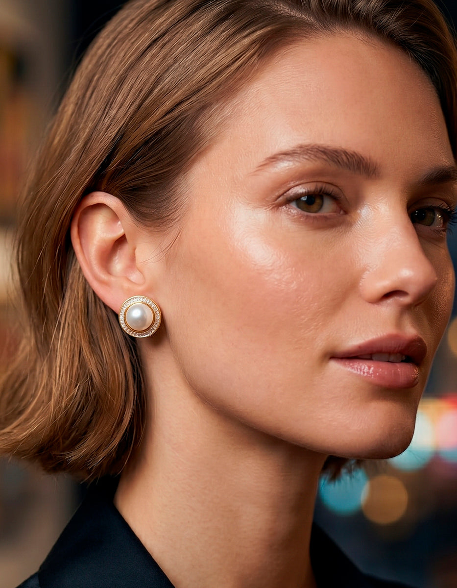 Aretes de bronce con baño de oro 22k con perlas y topacios blancos corte princesa Festive Style