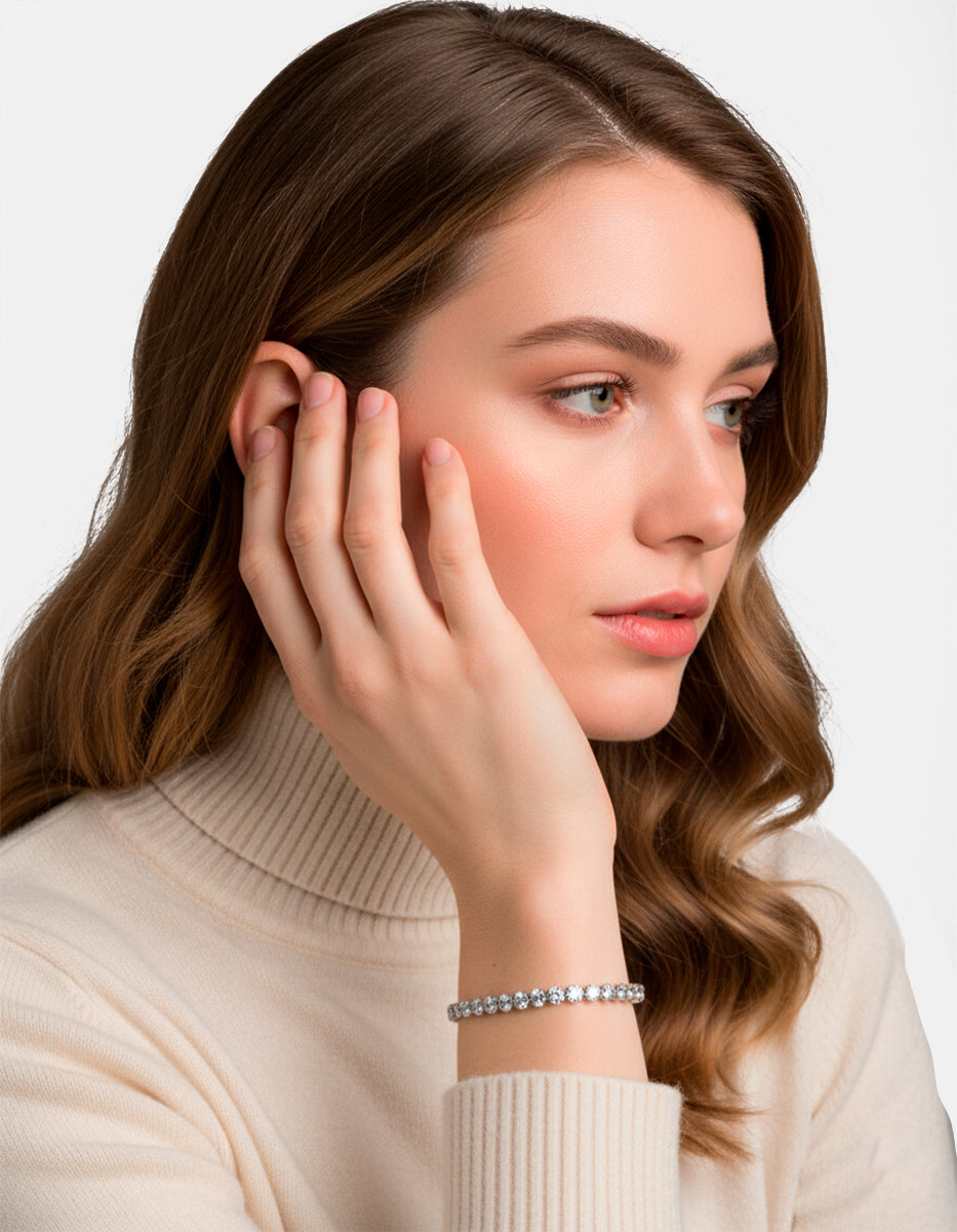 Pulsera ajustable con topacios blancos en forma circular Festive Style