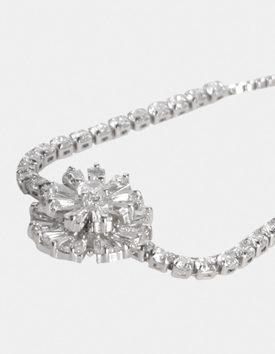 Pulsera ajustable con flor y topacios blancos Festive Style