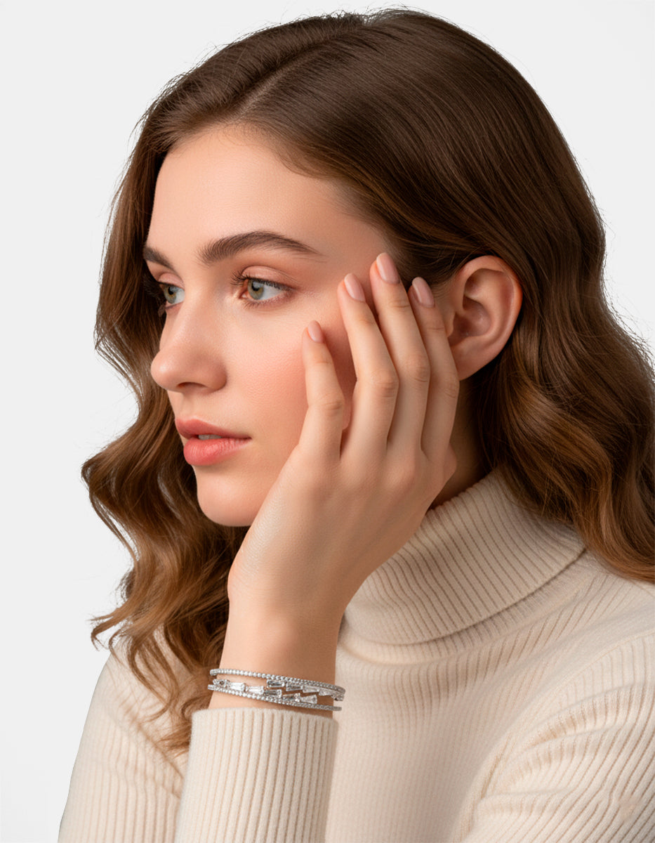 Brazalete con doble hilo, topacio rectangular y topacios blancos en diagonal · Festive Style