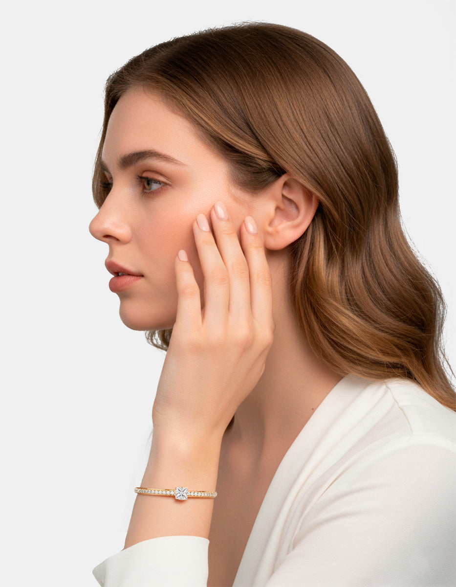 Brazalete con topacio central cuadrado y topacios blancos un hilo Festive Style