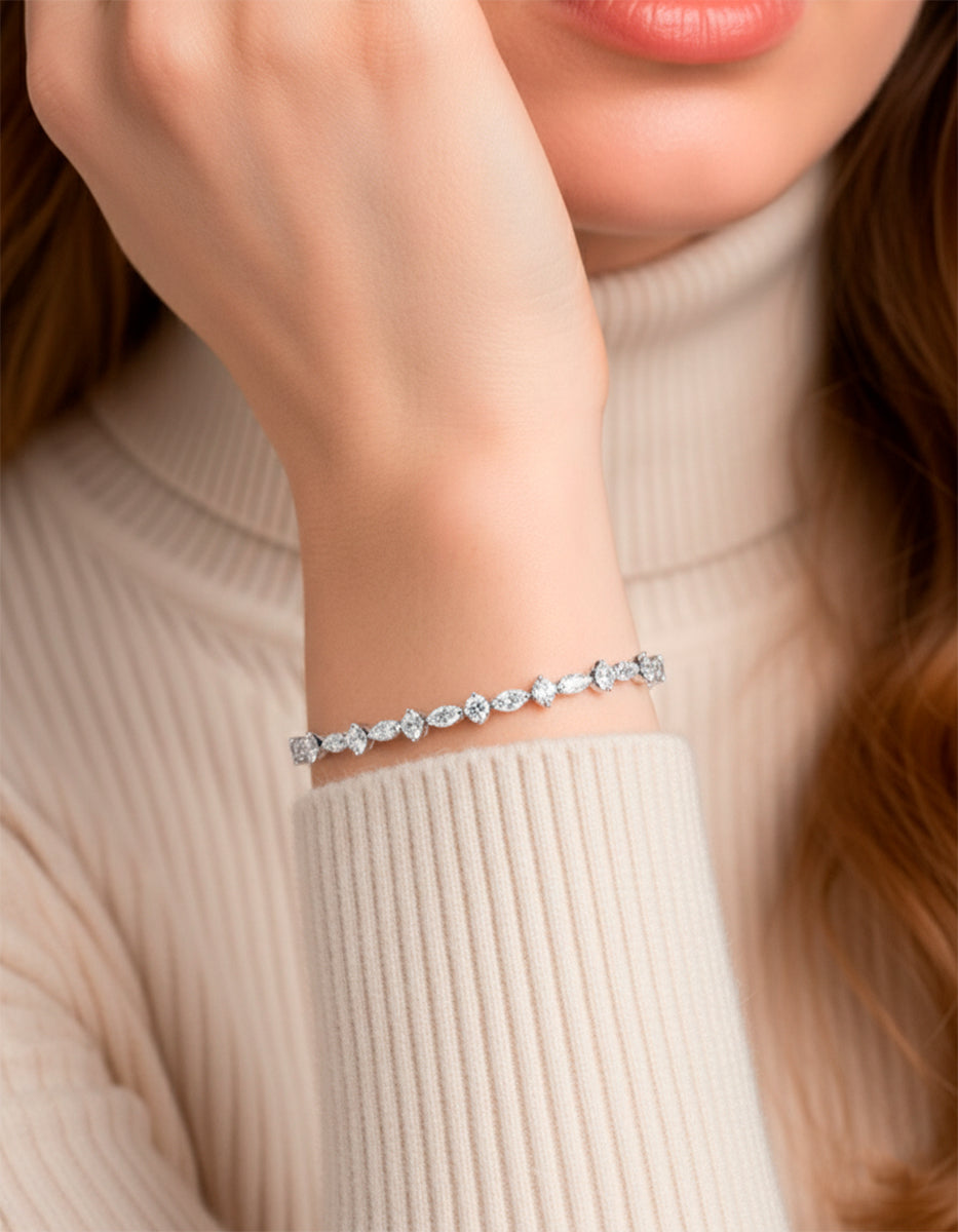 Brazalete con topacios blancos rombos intercalados Festive Style