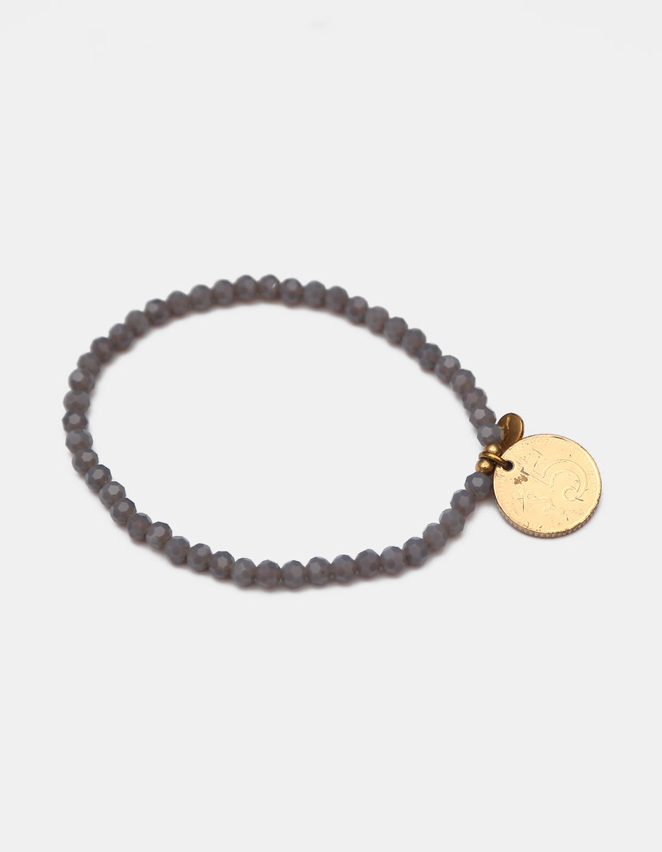 Pulsera de cuentas facetadas con dije moneda vintage