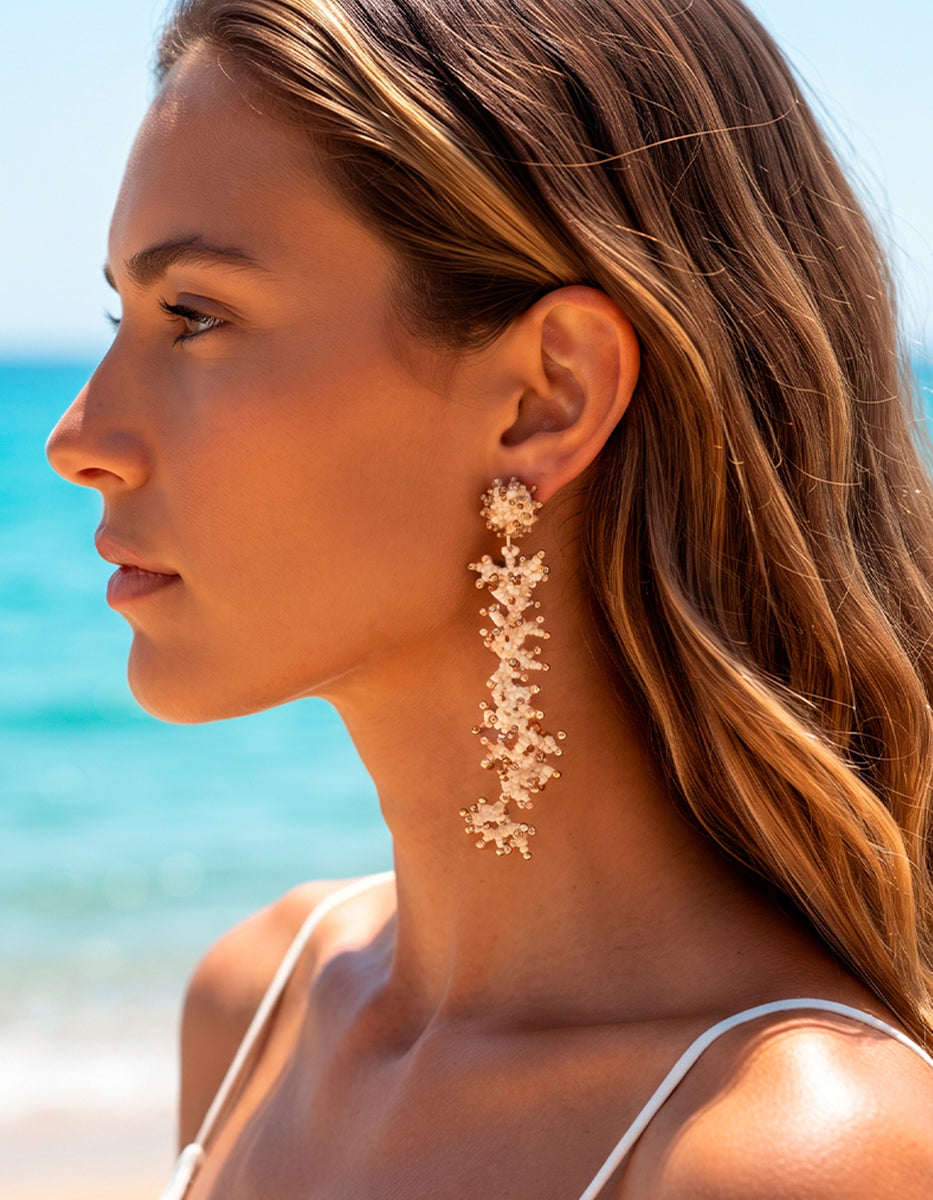 Aretes de Gold-filled 18k & cuentas marfil con diseño de coral marino Ultramar