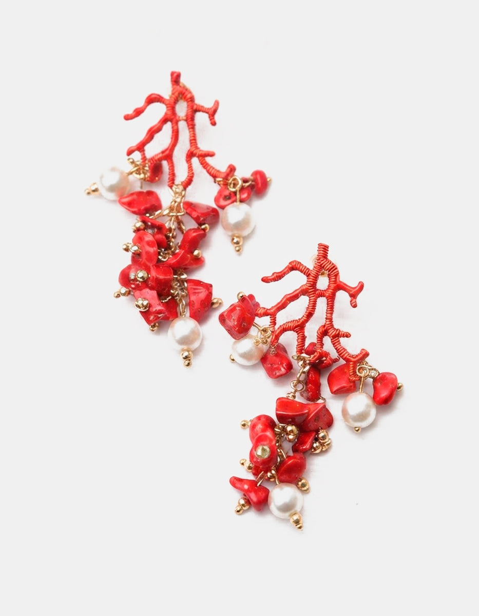 Aretes de Gold-filled con ramas de coral rojo con chips de piedra y perlas cultivadas Ultramar