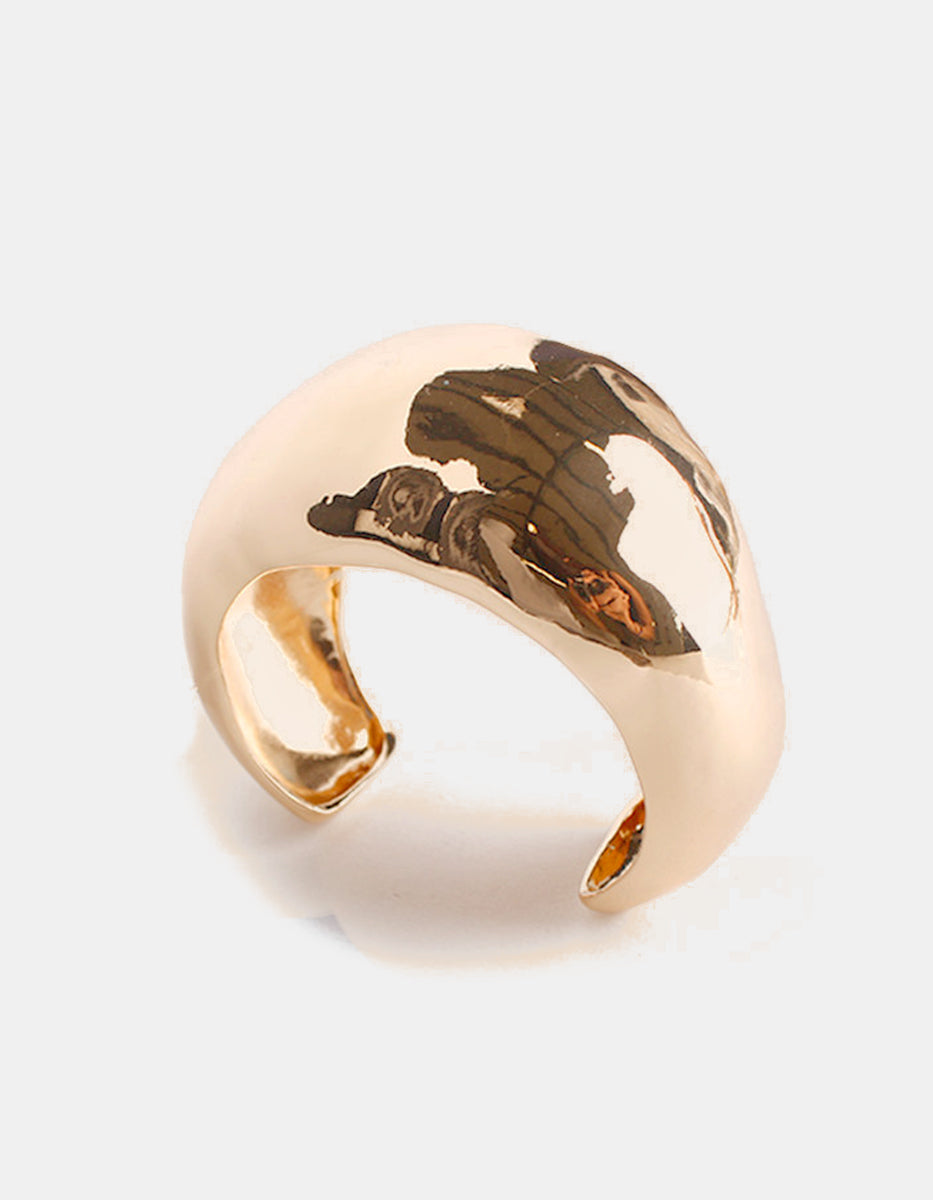 Brazalete de oro laminado martillado Golden Chic