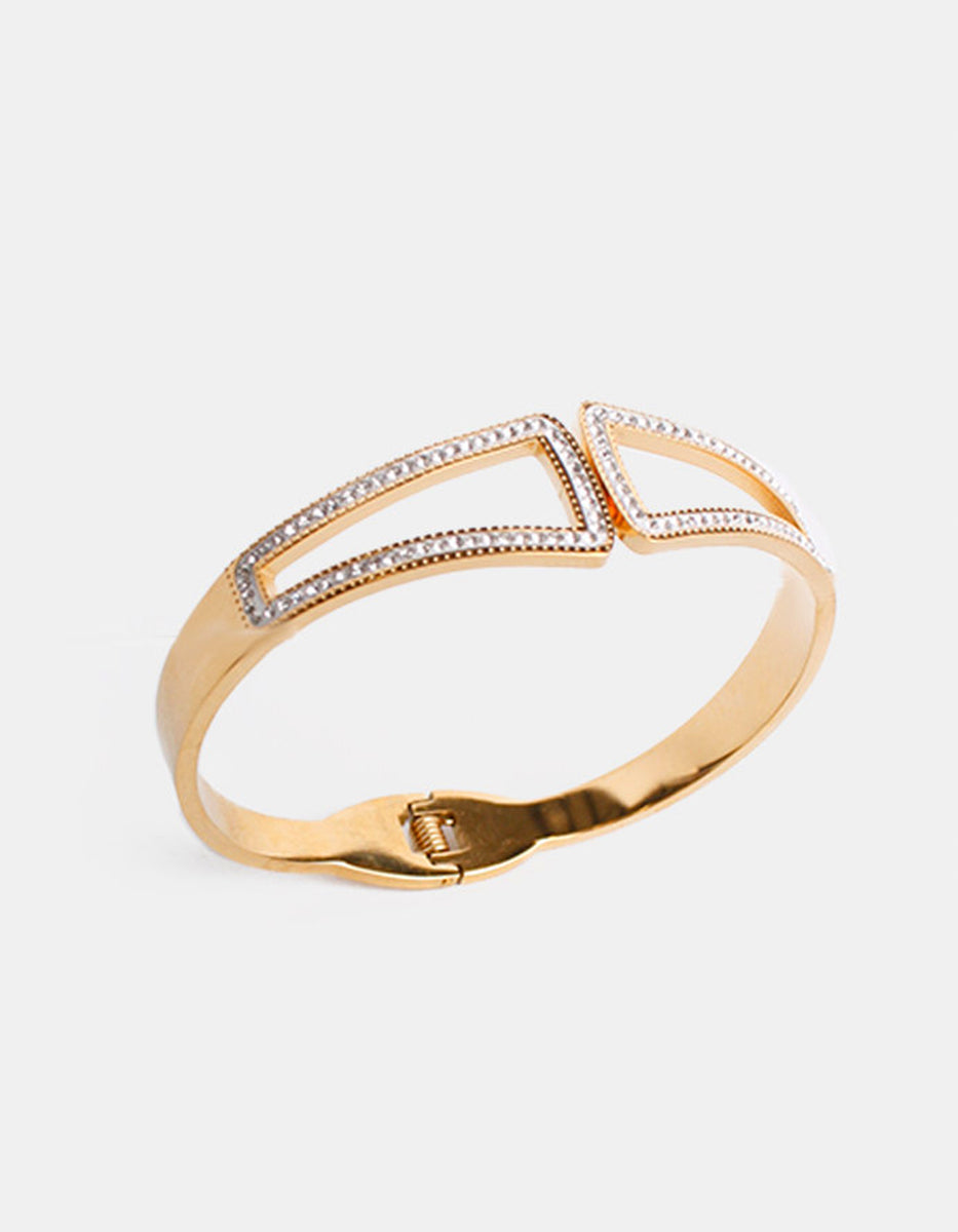 Brazalete de oro laminado con terminación calada y topacios blancos Golden Chic