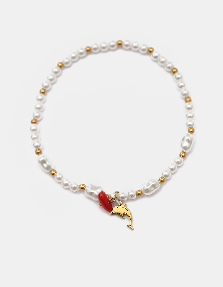 Pulsera de perlas con dije de delfín en Gold-Filled y detalle de baquelita roja Ultramar
