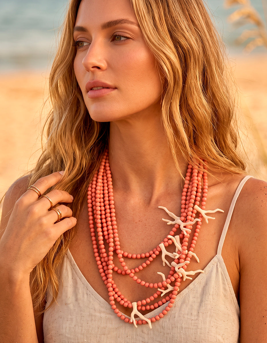 Collar multi-strand en baquelita coral rosado con racimos de coral en baquelita blanca Ultramar