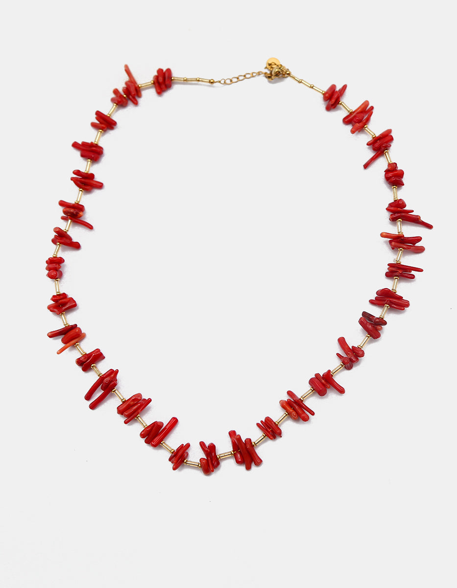 Collar estilo coral mediterráneo en baquelita roja y canutillos en Gold-Filled Ultramar