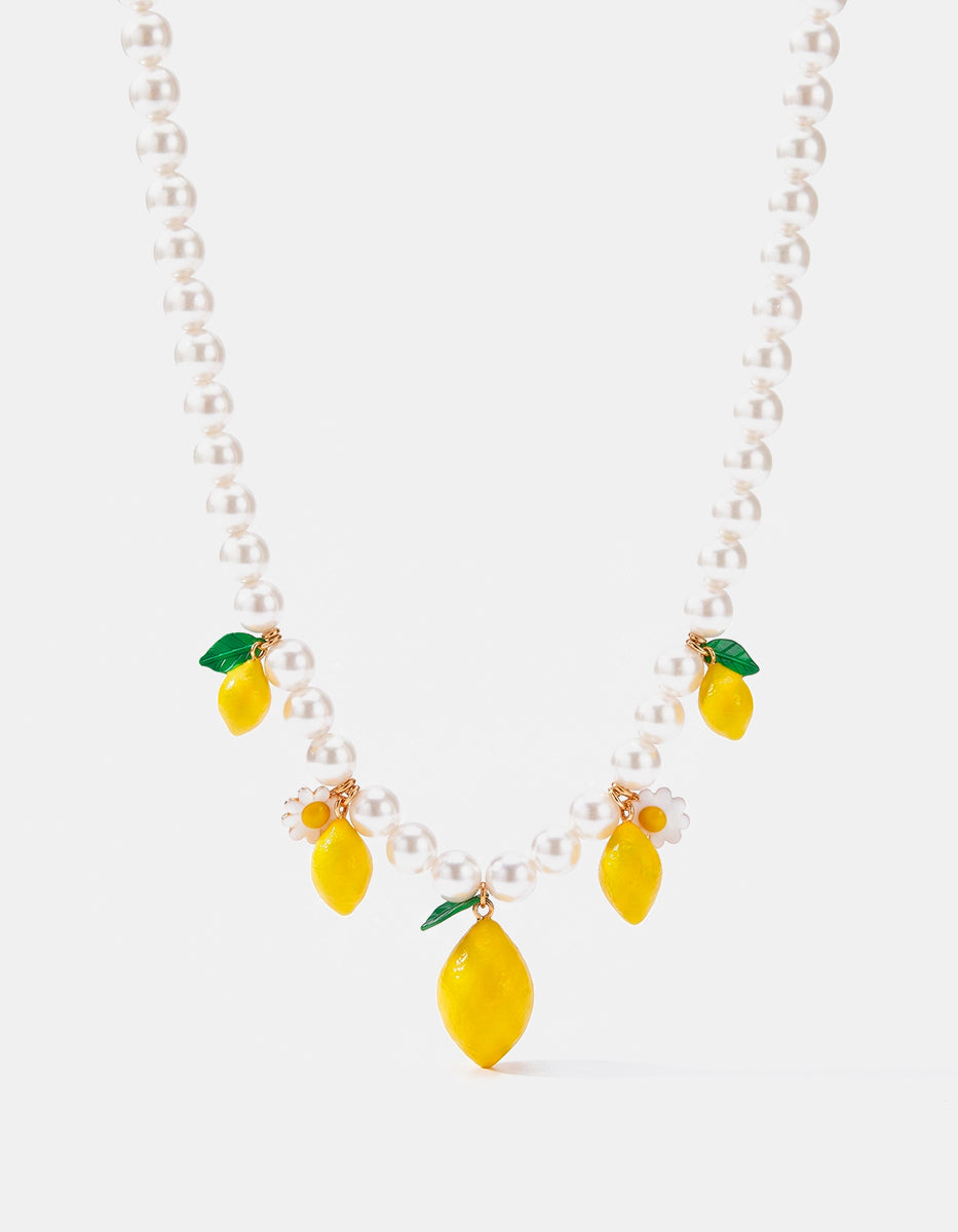 Collar de perlas Mabe con charms de limones en esmalte y flores de verano Ultramar