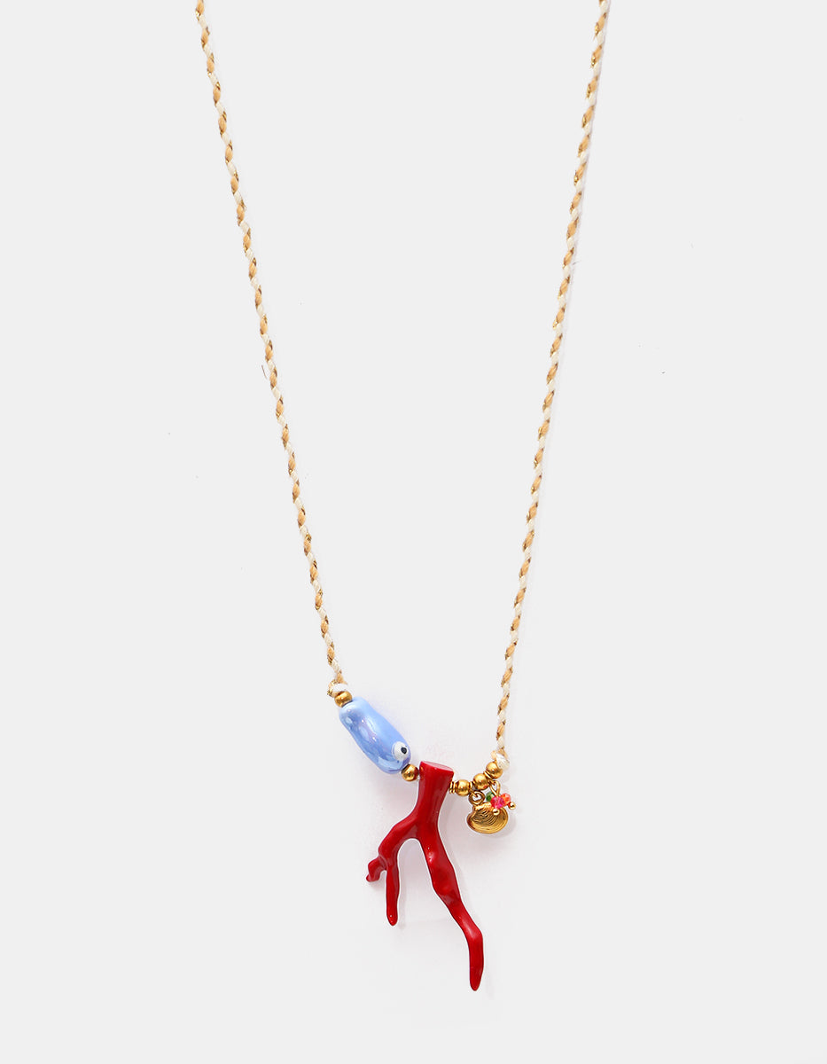 Collar de cordón trenzado con pez de cerámica azul, rama de coral en baquelita y acentos dorados Ultramar