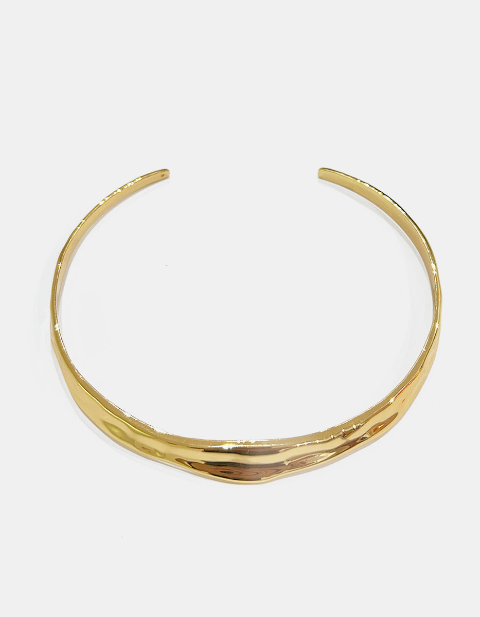 Gargantilla de oro laminado 22k con ondas martilladas