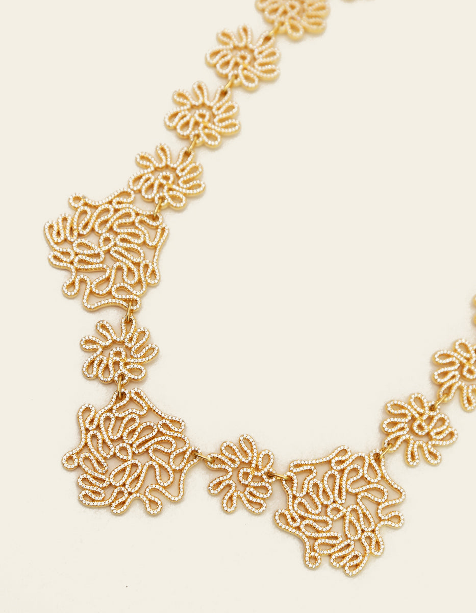 Collar con 4250 topacios blancos montados corte diamante Infinito Elite