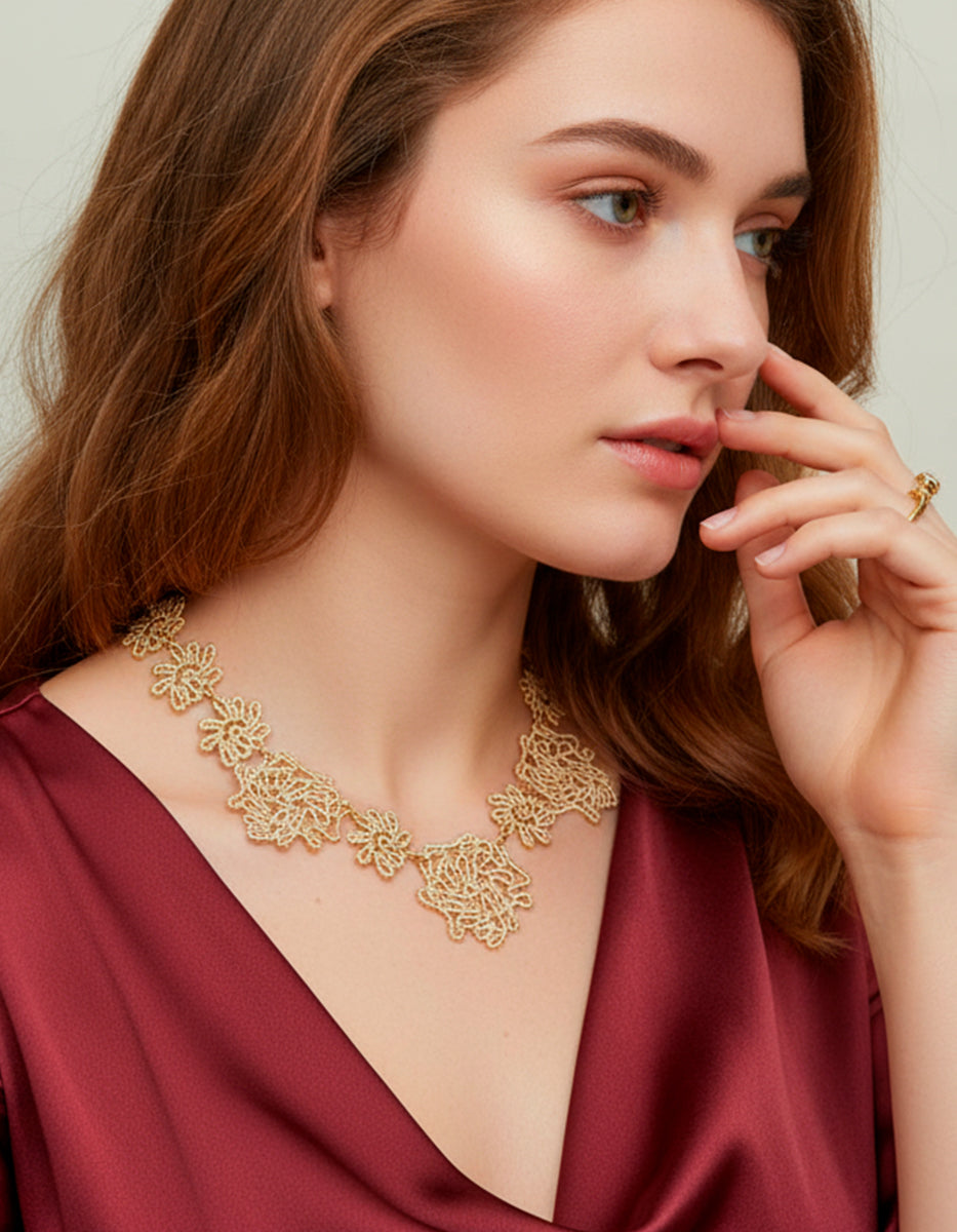 Collar con 4250 topacios blancos montados corte diamante Infinito Elite