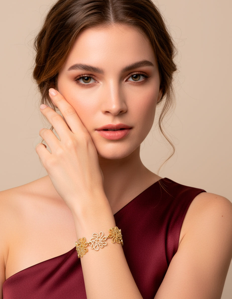 Pulsera con 1550 topacios blancos montados corte diamante Infinito Elite