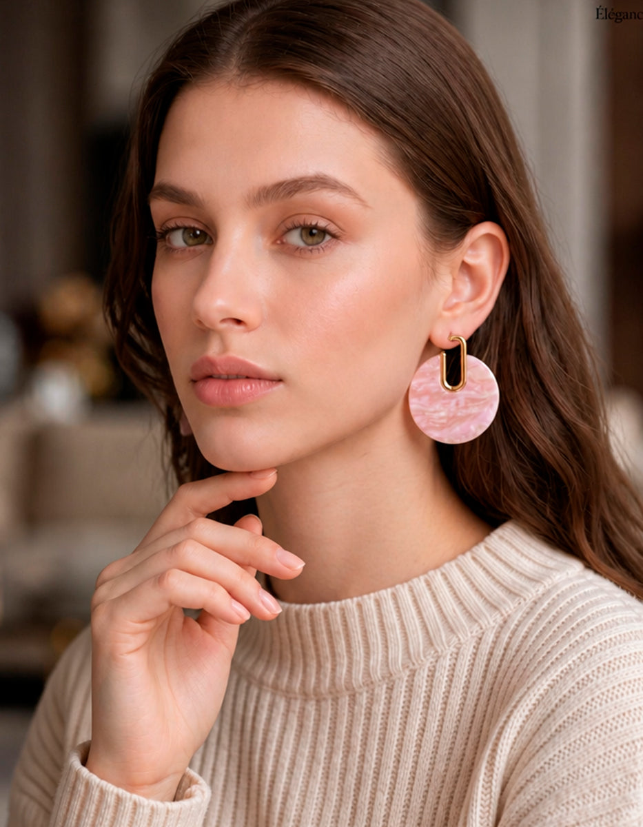 Aretes de Baquelita Rosa Aperlada con Aros Geométricos en Baño de Oro de 22kt