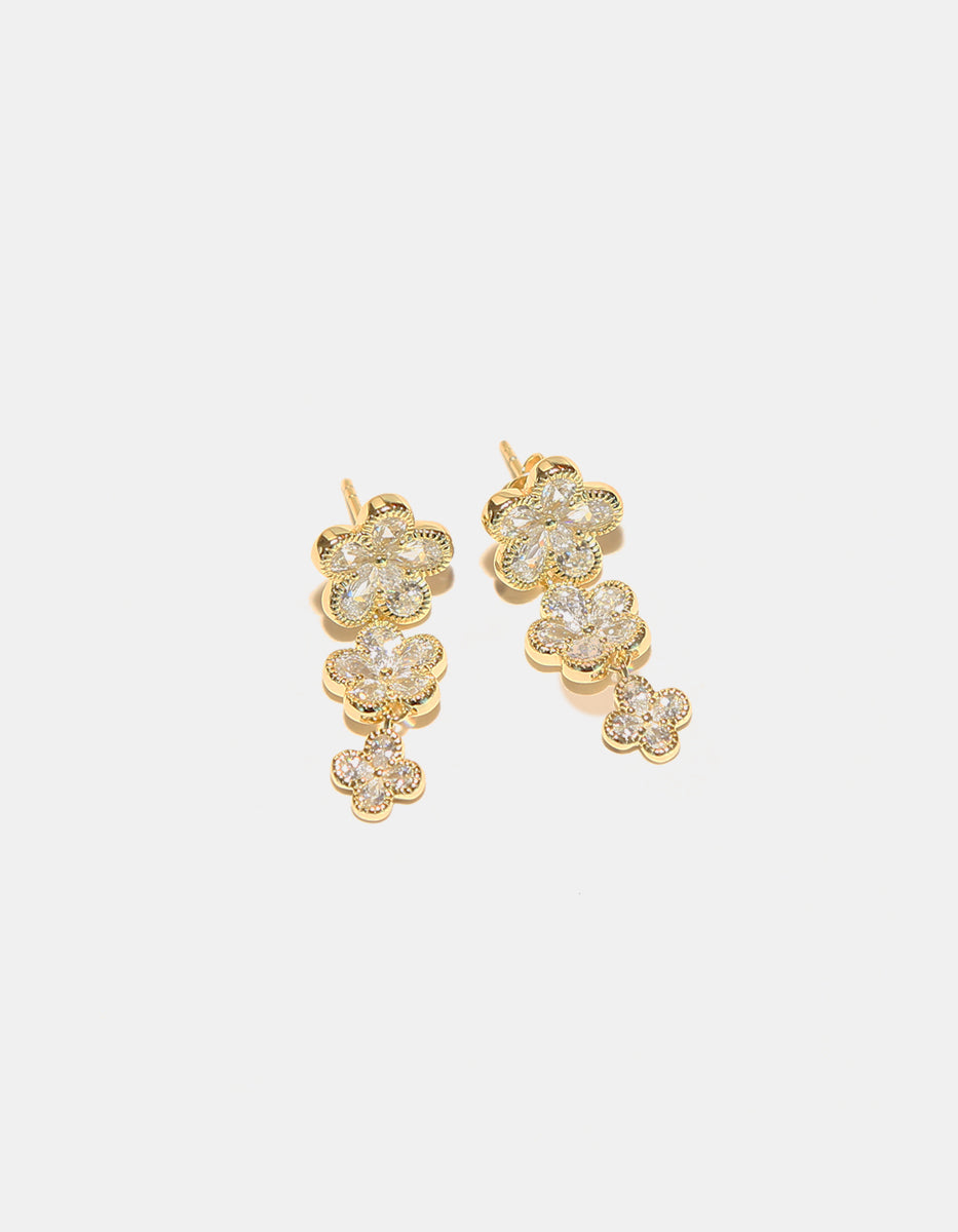 Aretes elegante adornada con pavé de circonitas blancas Puresa