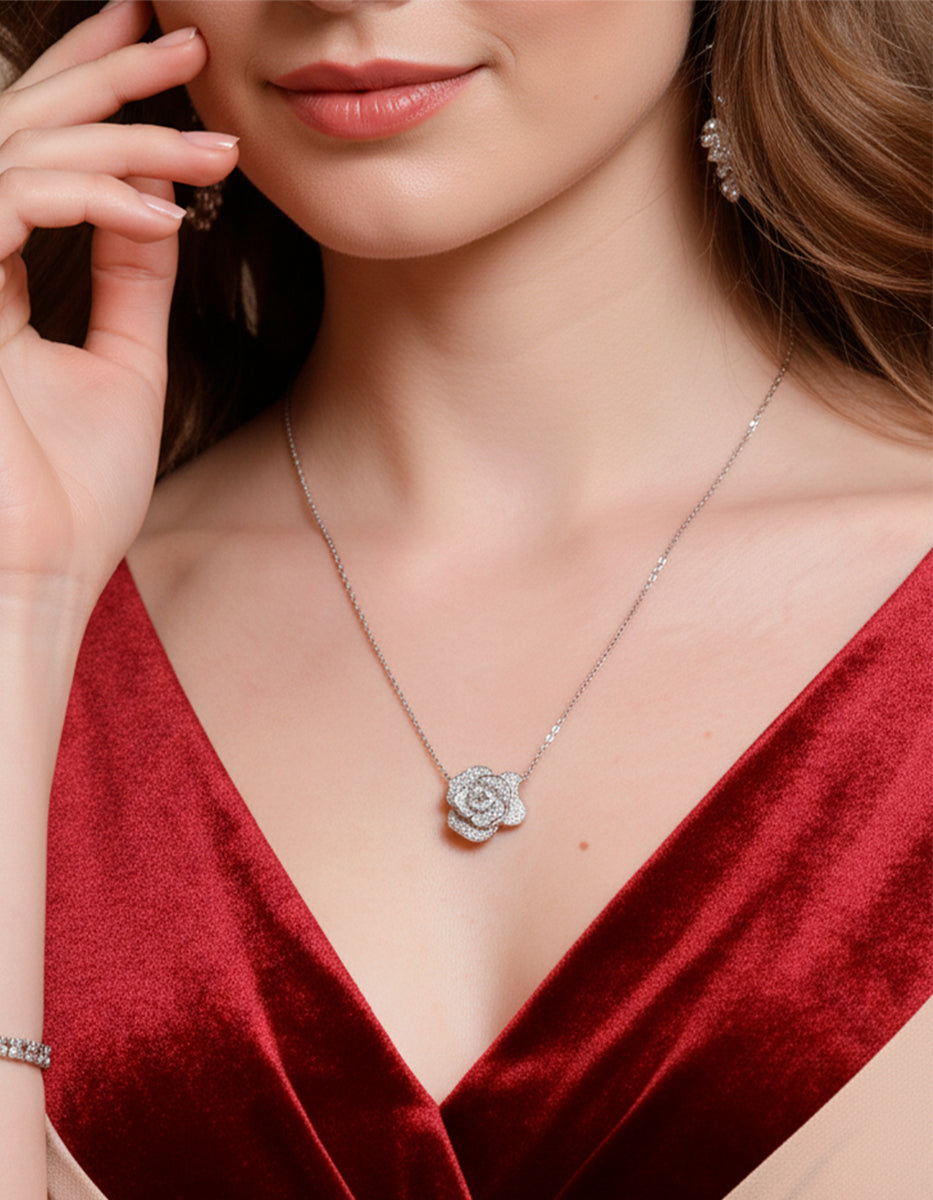 Colgante en Plata 925 bañados en Rodio Blanco con Topacios Blancos Sublime