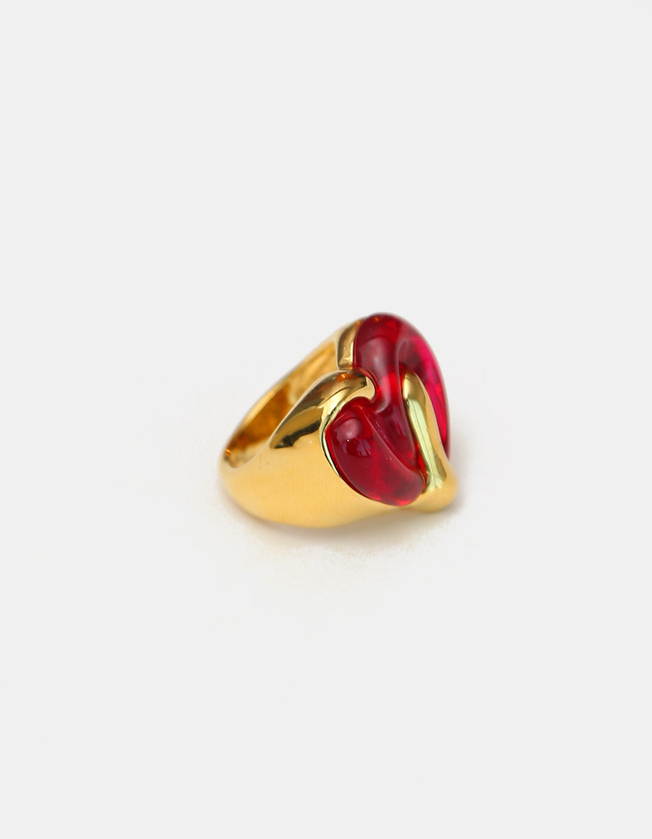 Anillo gold-filled con baquelita tono coral traslúcido Love Story
