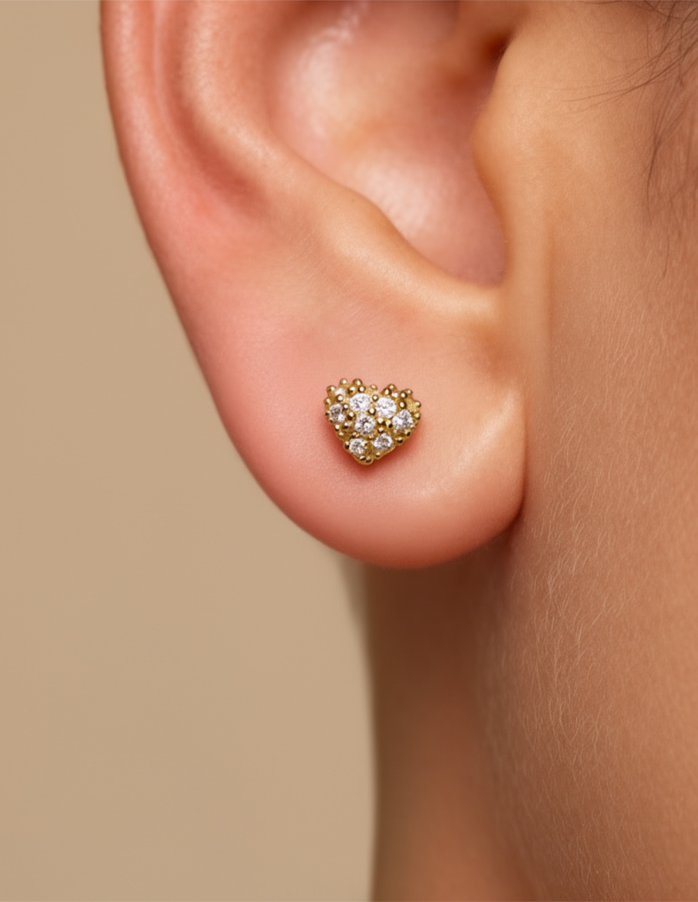 Broqueles de bronce en baño de oro en forma de corazón con piedra pavé 5mm Love Story
