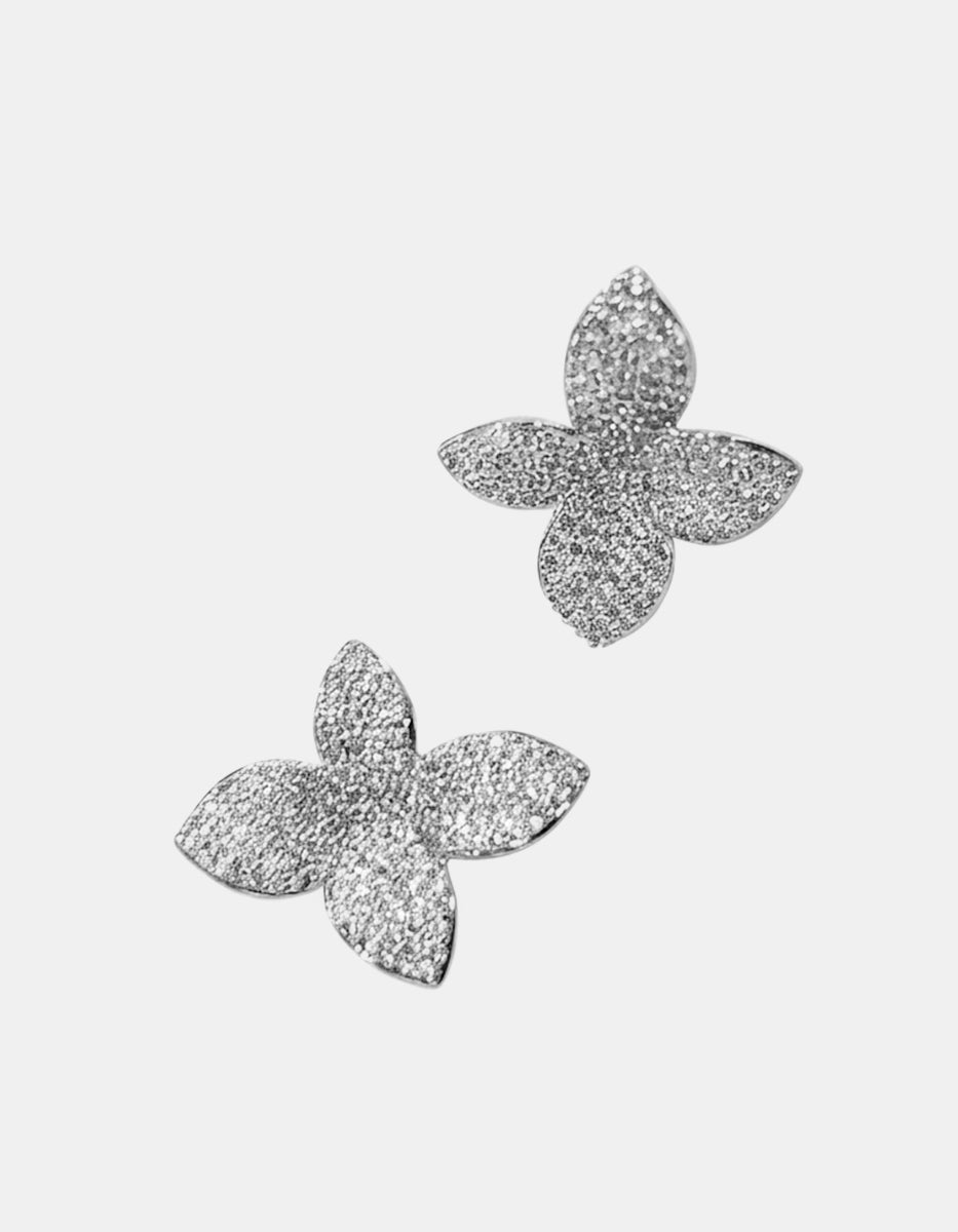 Aretes de metal noble con baño de platino en forma de flor con topacios blancos corte brillante Festive Style