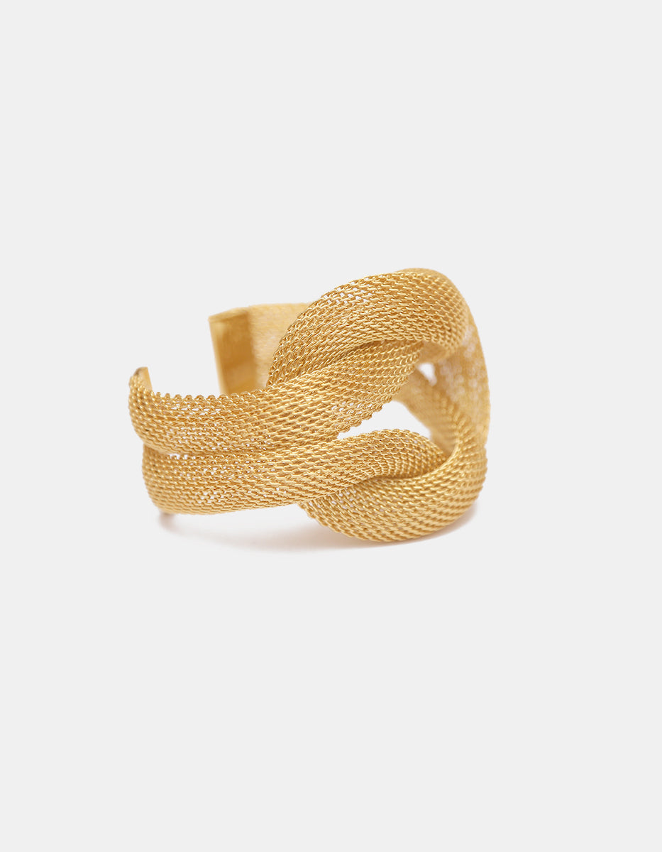 Brazalete de oro laminado 22k con diseño de lazo entrelazado en acabado mate y pulido Golden Chic
