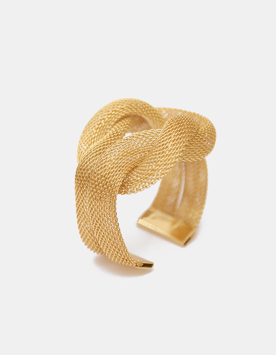 Brazalete de oro laminado 22k con diseño de lazo entrelazado en acabado mate y pulido Golden Chic