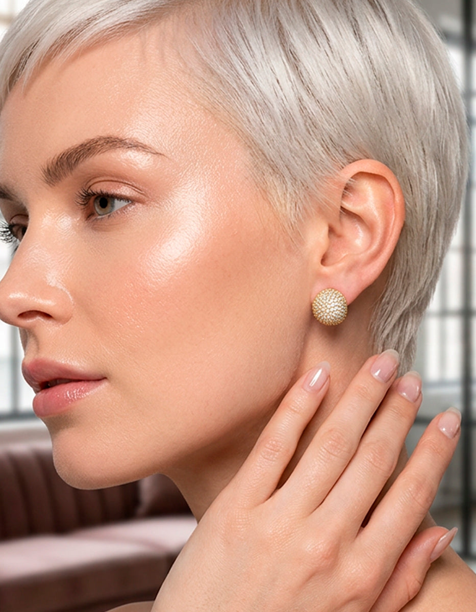 Aretes de bronce con baño de oro 22k e incrustaciones de topacios blancos corte brillante Festive Style