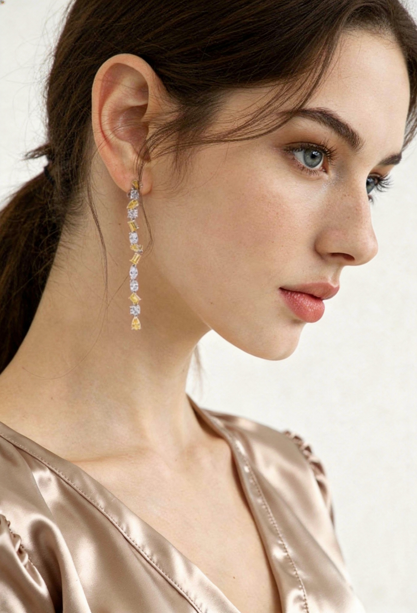 Aretes de Plata .925 con citrinos amarillos en corte baguette y pera y topacios blancos en corte brillante Seducción