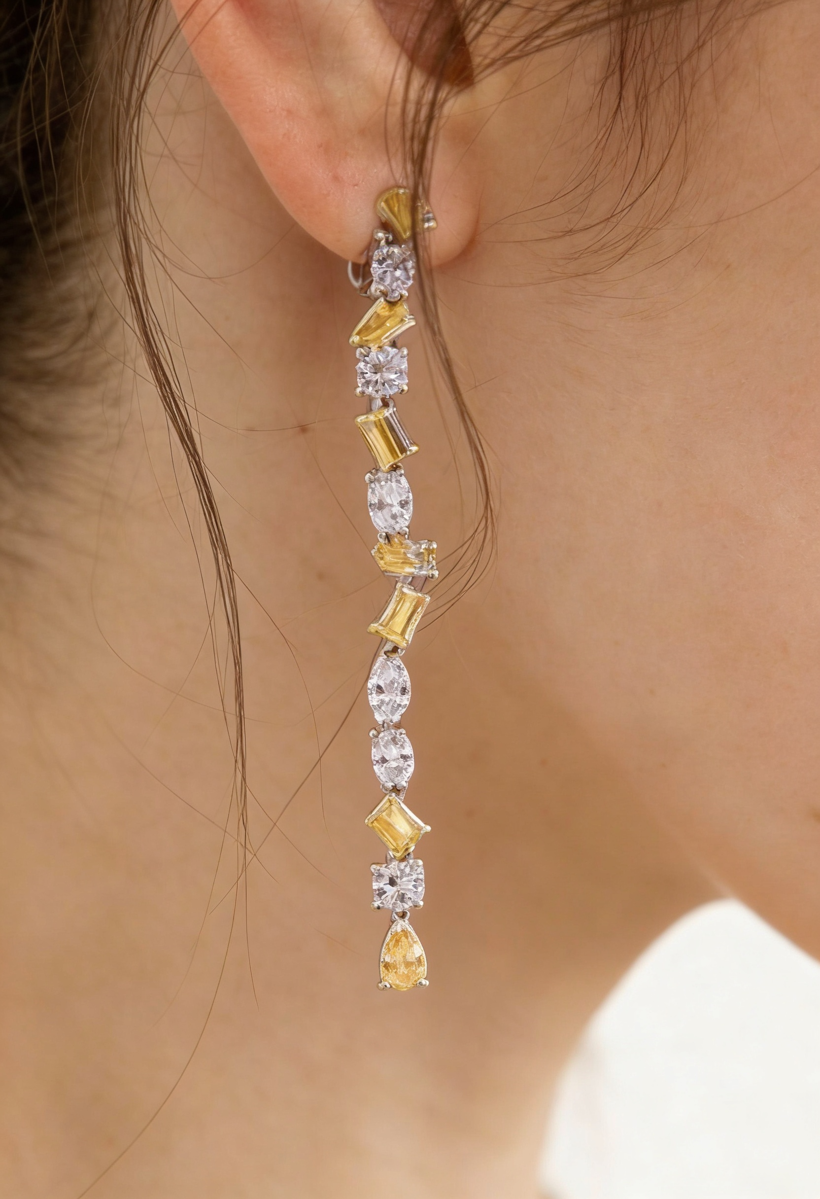 Aretes de Plata .925 con citrinos amarillos en corte baguette y pera y topacios blancos en corte brillante Seducción