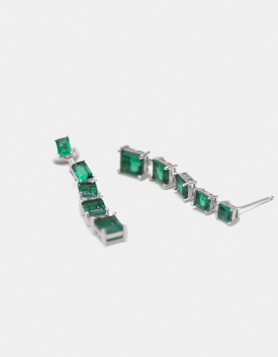 Aretes de Plata .925 bañada en Rodio Blanco con esmeraldas de Bombay en corte radiante Eterna Silver