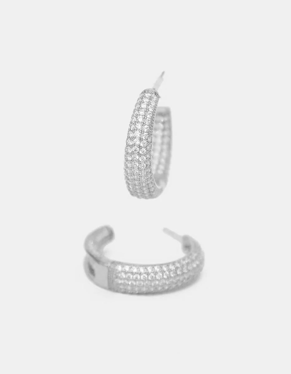 Aretes con baño Platino e incrustaciones de topacios blancos corte brillante Festive Style