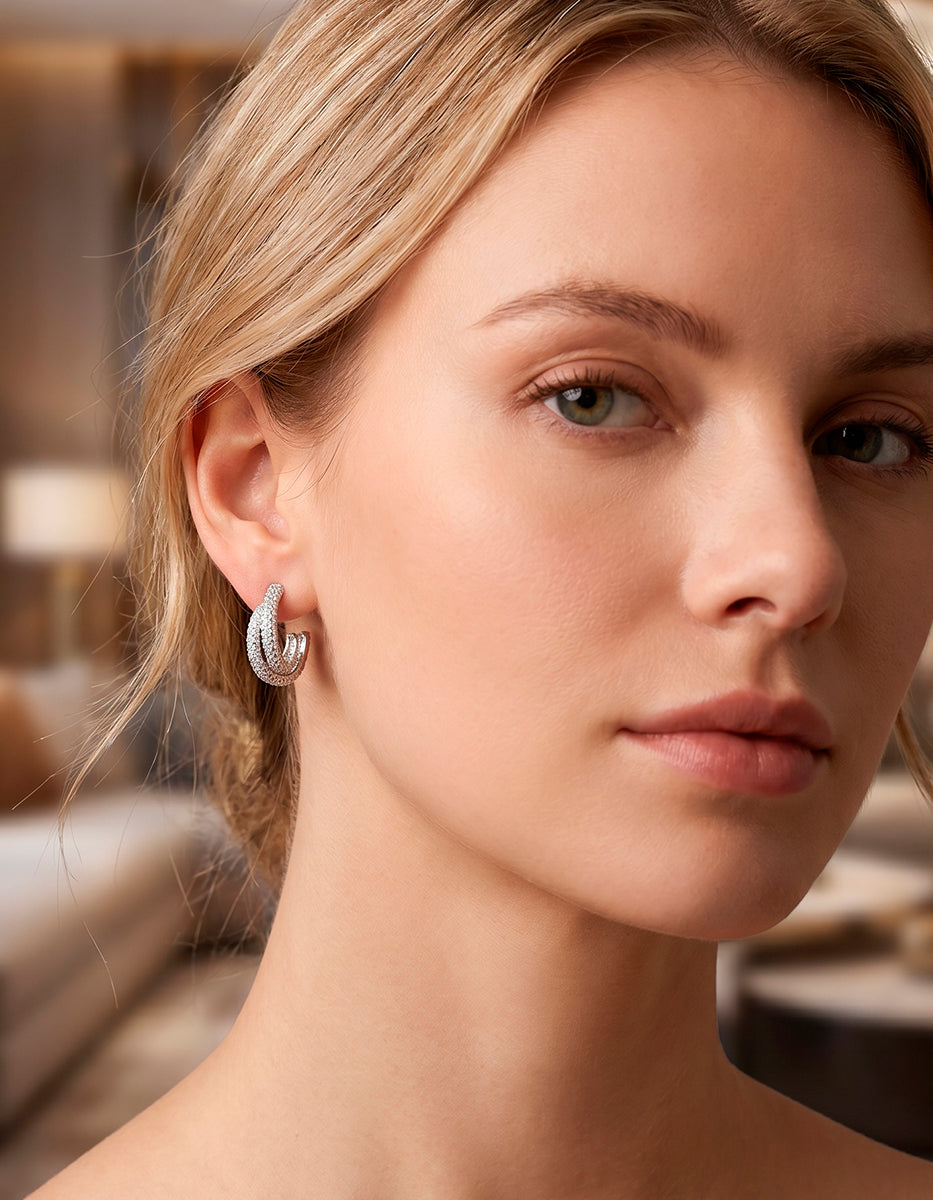 Aretes con baño Platino e incrustaciones de topacios blancos corte brillante Festive Style