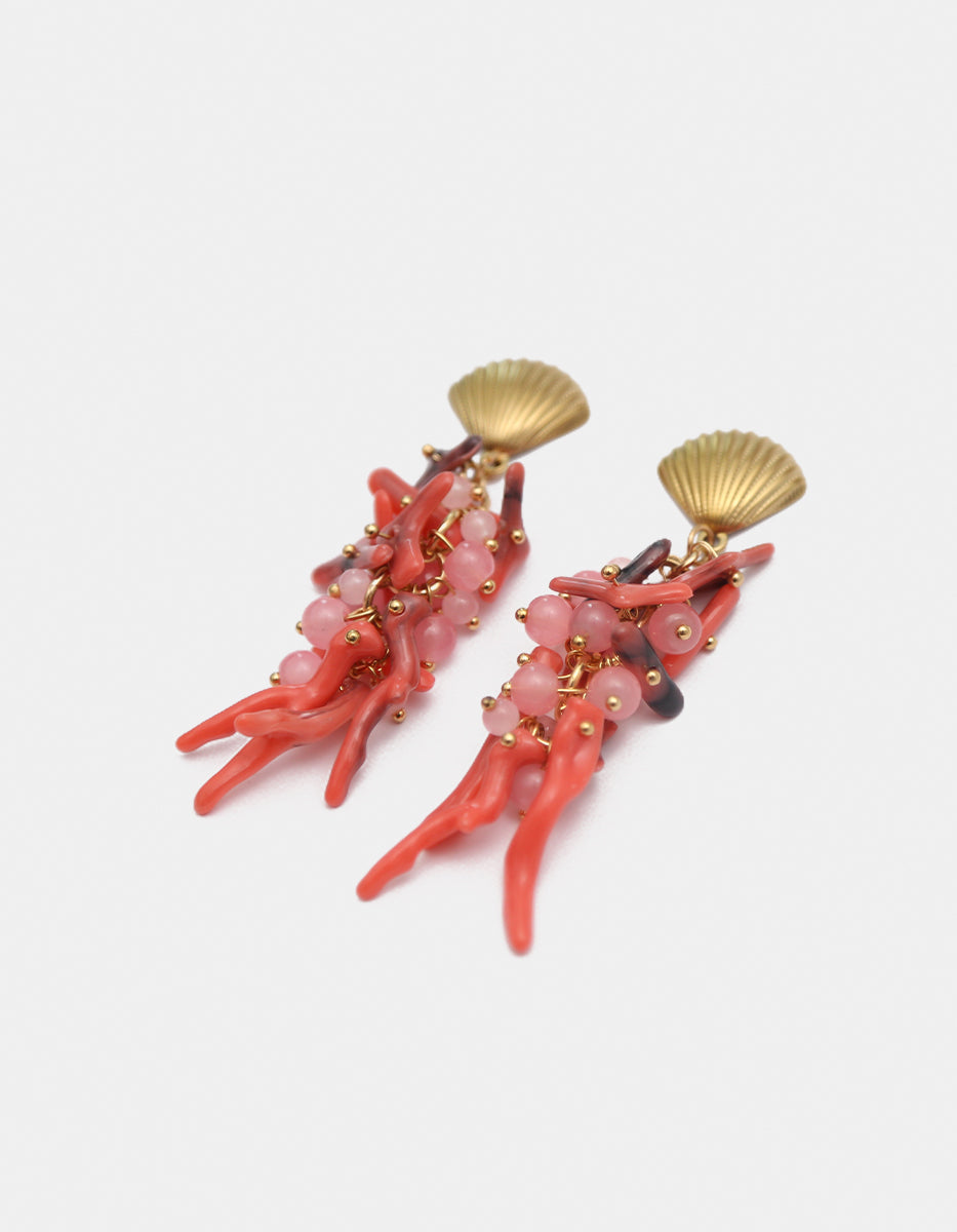Aretes de Gold-filled con concha marina y racimo artesanal de coral salmón Ultramar