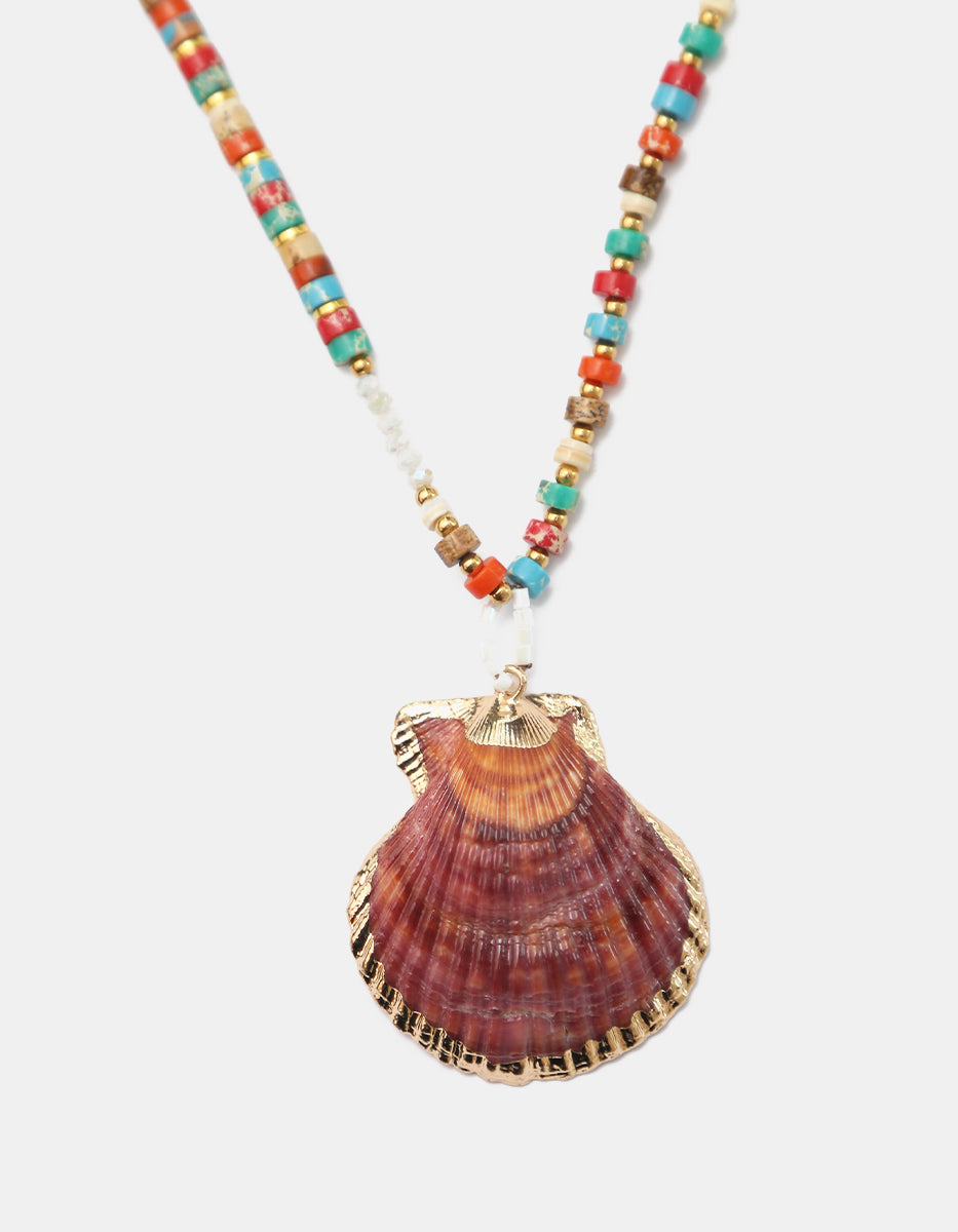Collar con dije de concha marina natural en oro laminado y piedras naturales multicolor Ultramar