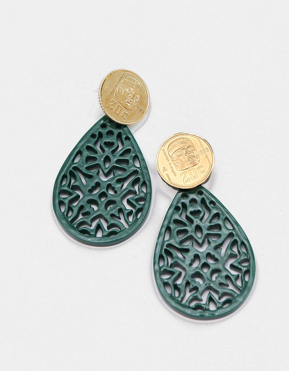 Aretes con Moneda Cultura Olmeca 20 Centavos y Gota Calada de Baquelita Verde en Baño de Oro de 22kt
