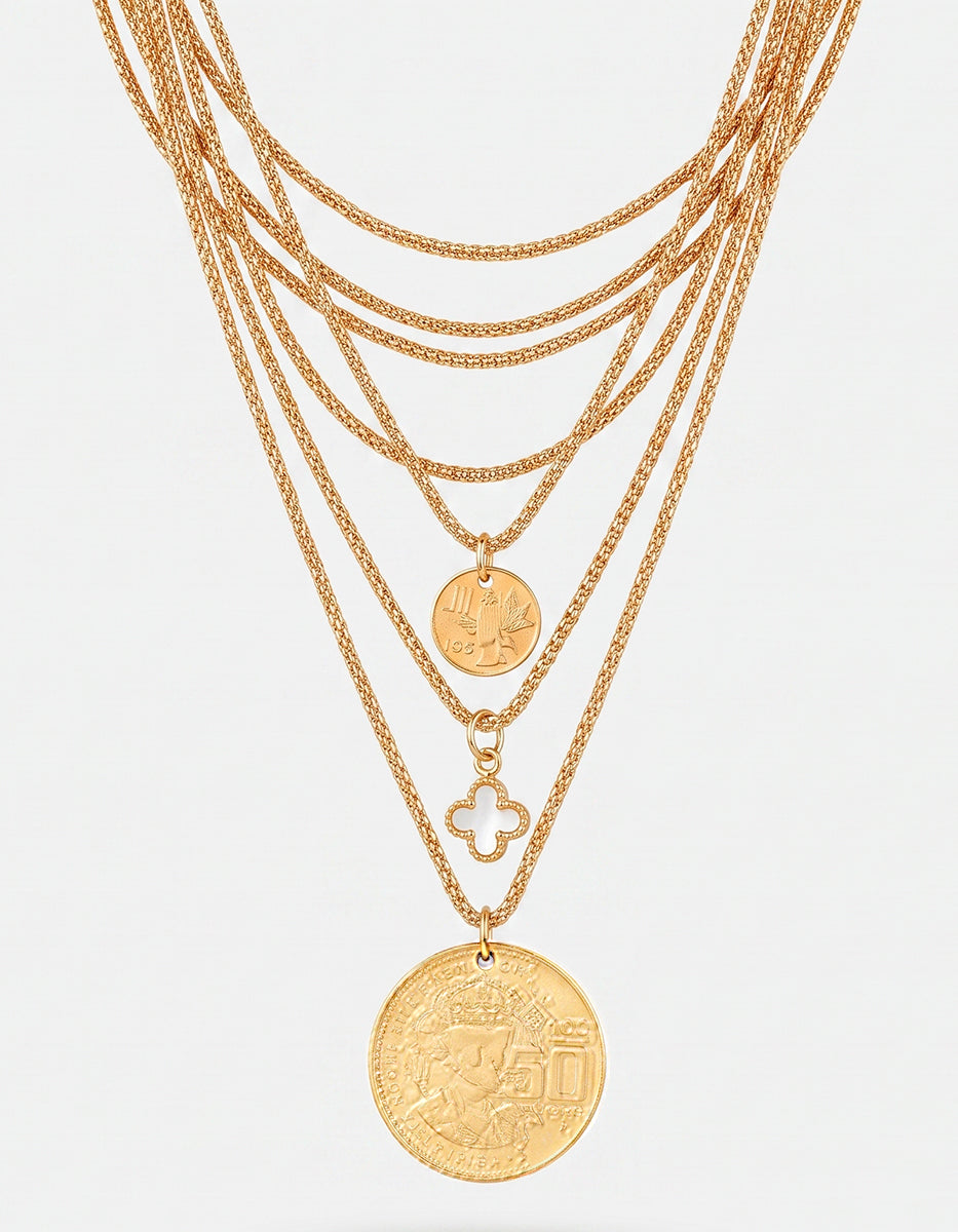 Collar Multicapa de Cadenas Tejidas con Dije Trébol y Monedas Coyolxauhqui 50 Pesos en Baño de Oro de 22kt