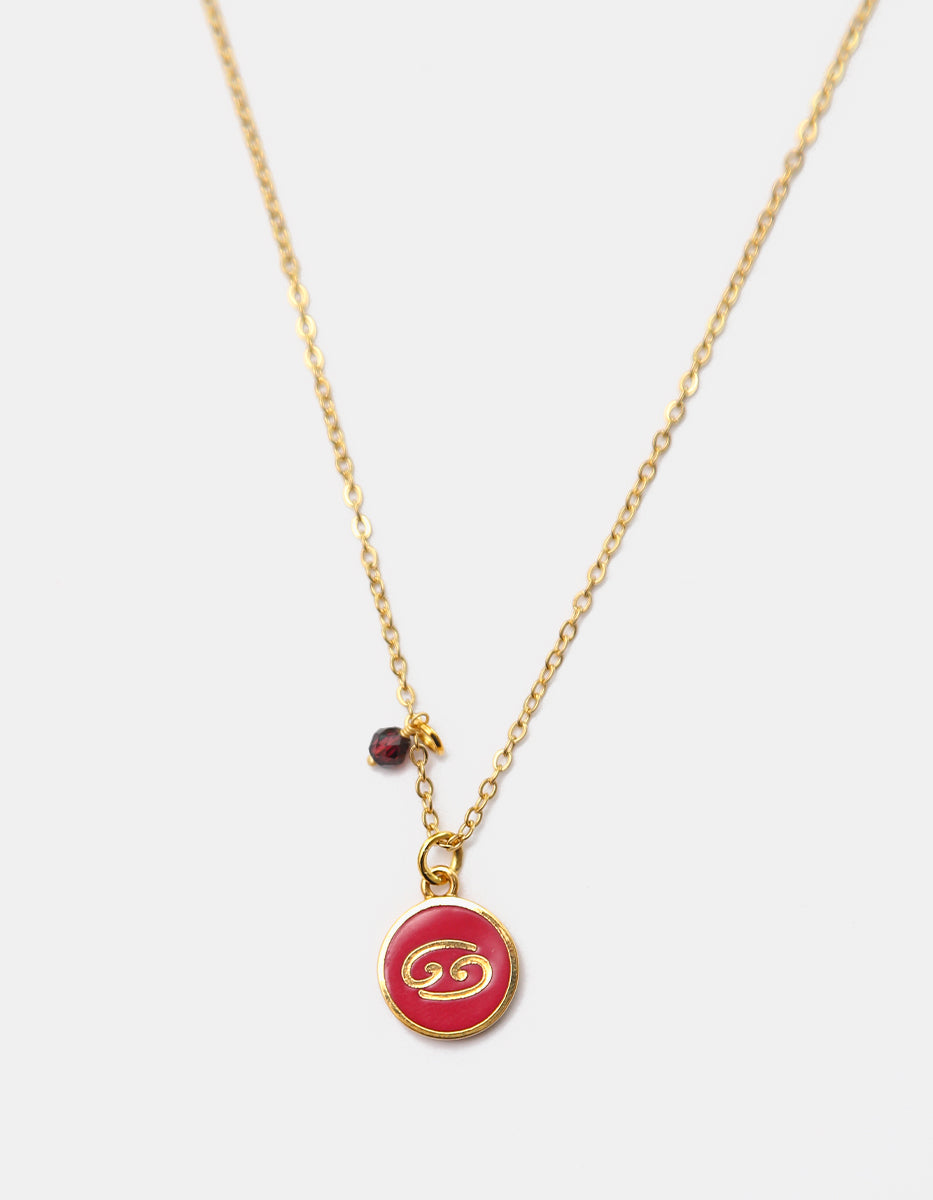Collar Gold-Filled de 22kt con charm esmaltado de Cáncer y cristal austriaco granate Zodiac